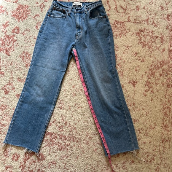 A&F The Ankle Straight Ultra High Rise Jeans - Picture 3 of 4